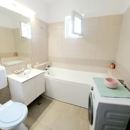 Center For 4 * Бухарест